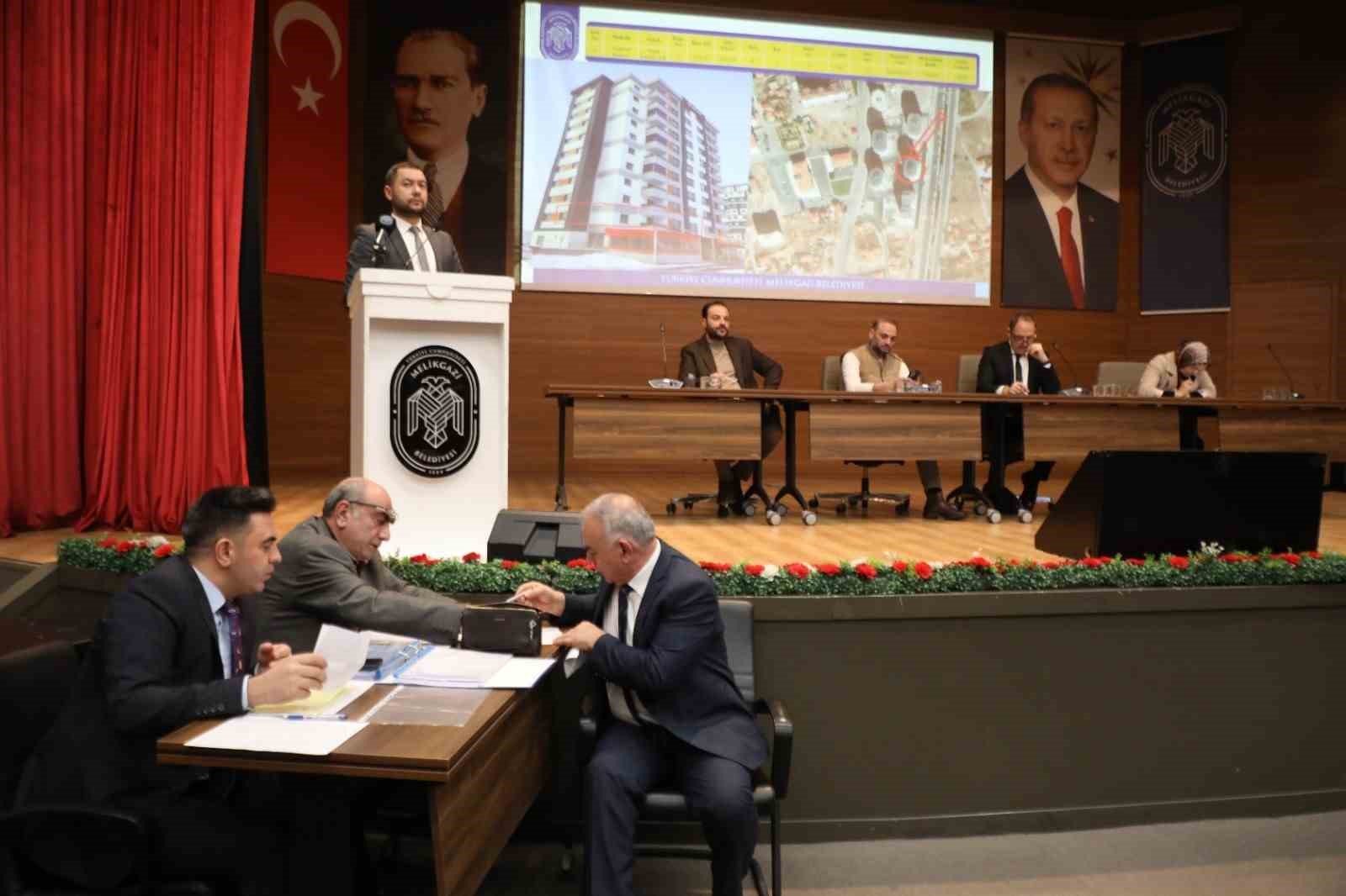 Melikgazi’nin kazandıran finans modeli ‘kazan kazan’, birçok ailenin ev sahibi olmasını kolaylaştırdı
Melikgazi’nin kazandıran finans modeli ‘kazan kazan’, birçok ailenin ev sahibi olmasını kolaylaştırdı