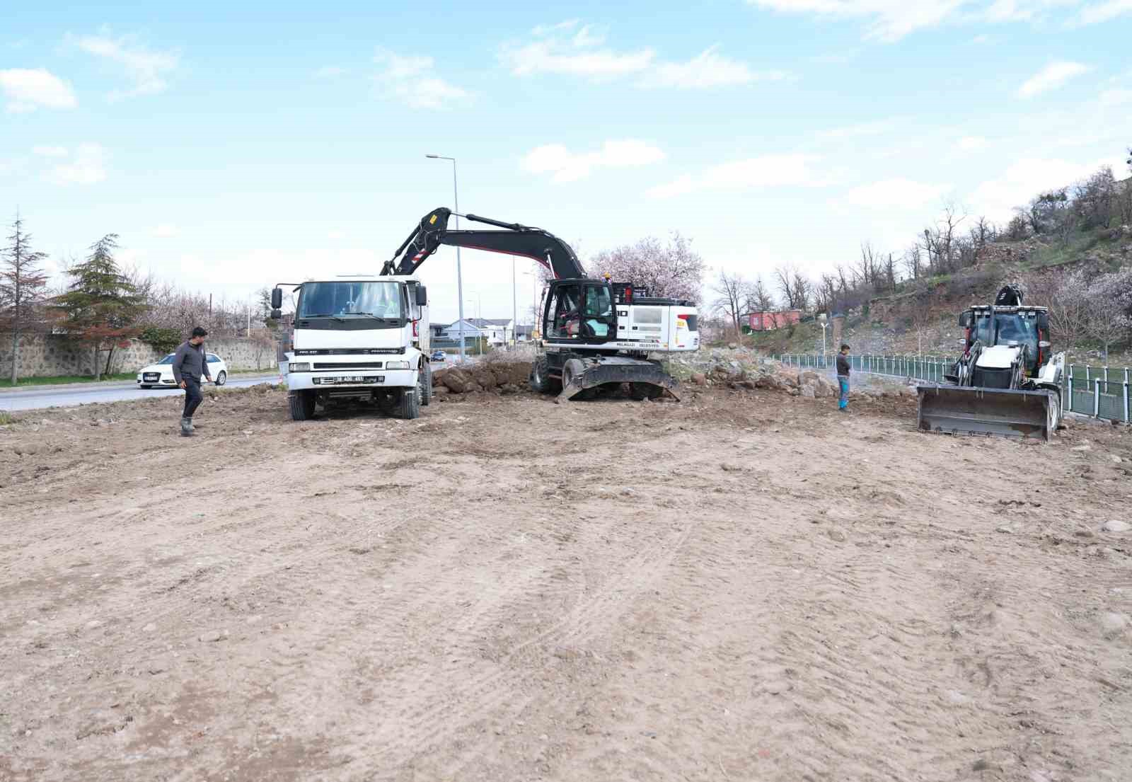 Melikgazi’nin ulaşımda yeni güzergahı için çalışmalar başladı
