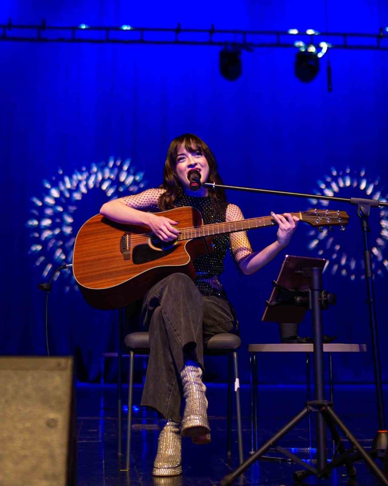 Melis Fis, 1 yılda Türkiye’nin 81 ilinde sahne aldı
Melis Fis, 1 yılda Türkiye’nin 81 ilinde sahne aldı