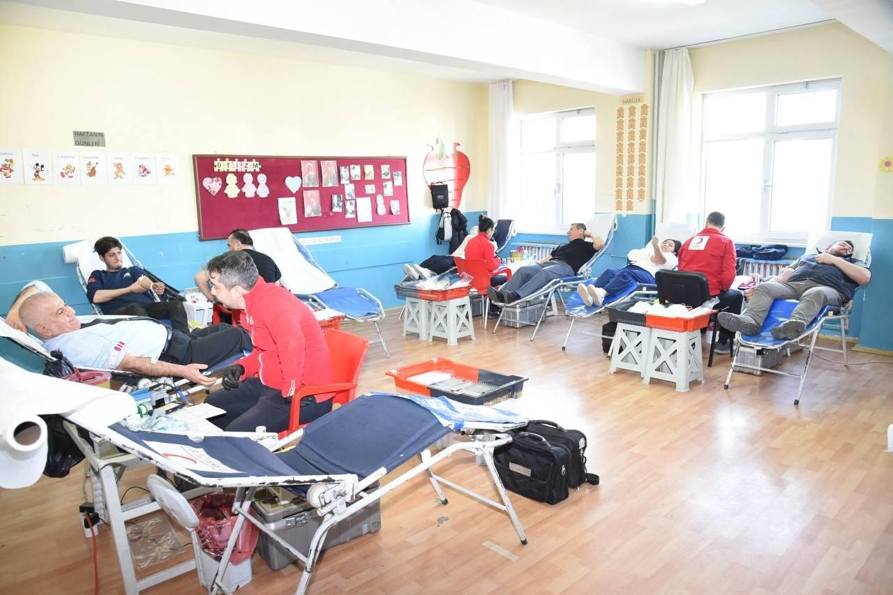 MEM Müdürü Selehattin Kal kan bağışı yaparak örnek oldu
