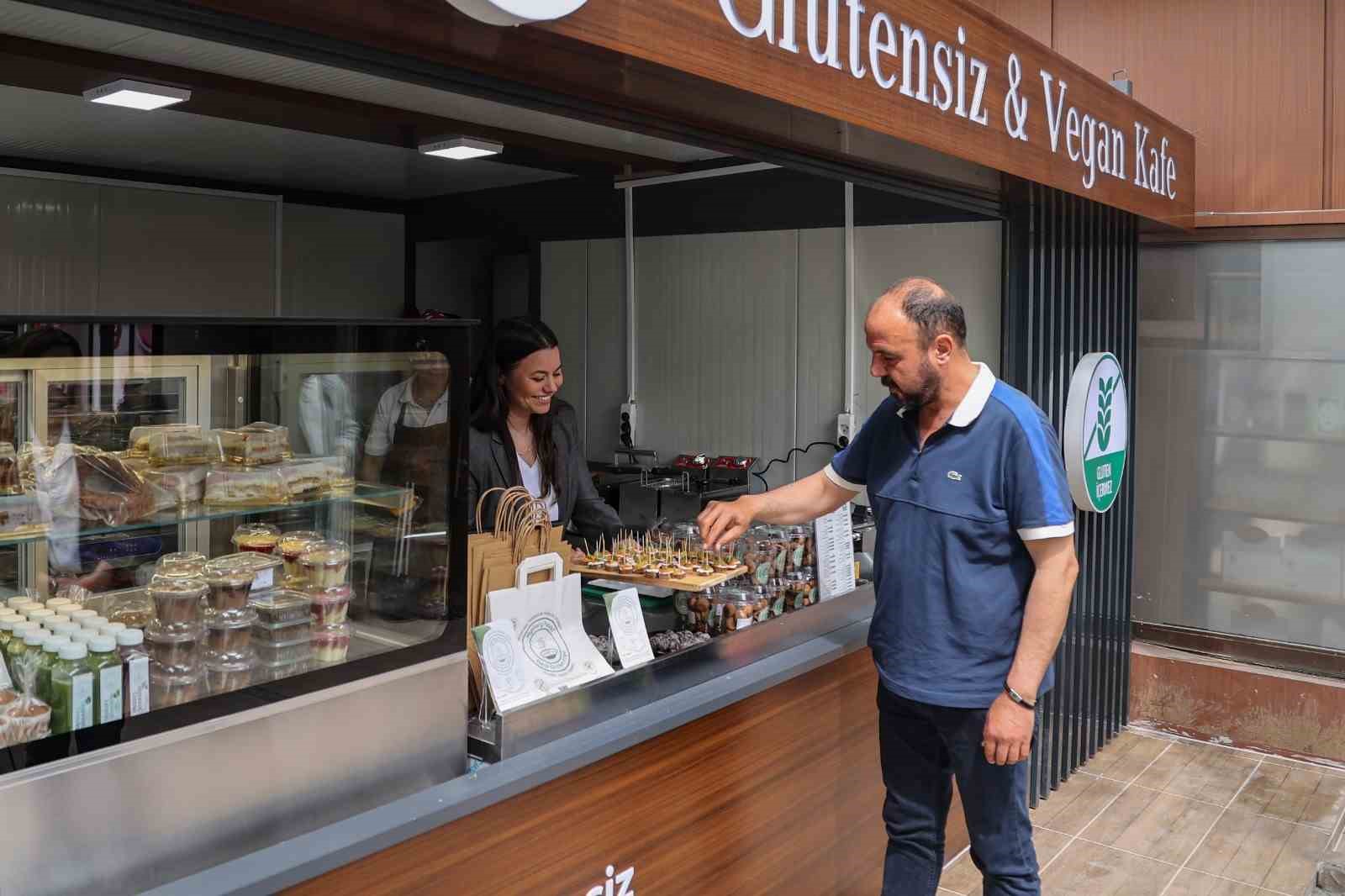Menderes Park’ta Vegan Kafe dönemi yoğun ilgiyle başladı
