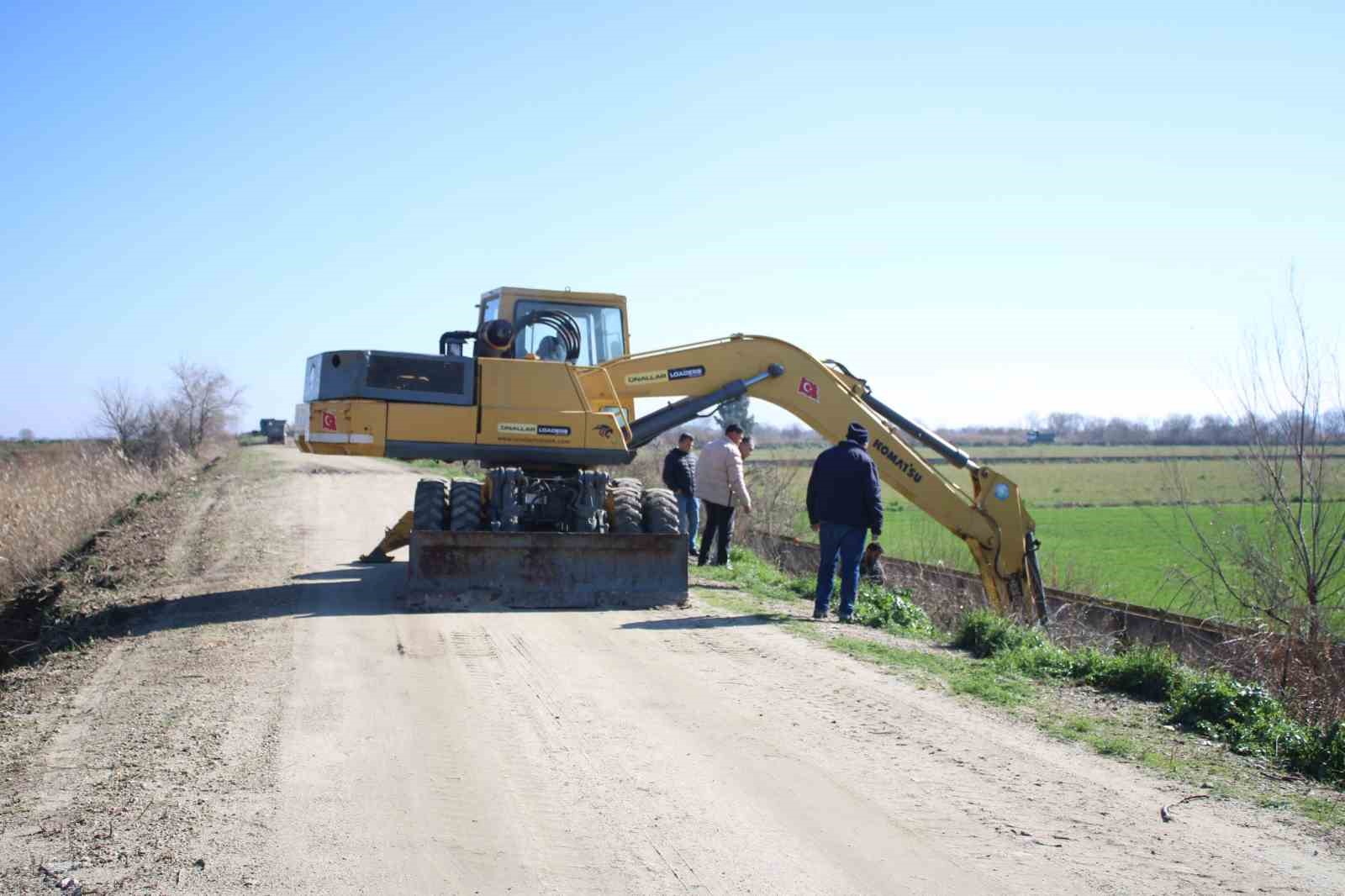 Menderes taştı, yüzlerce dönüm sular altında kaldı
