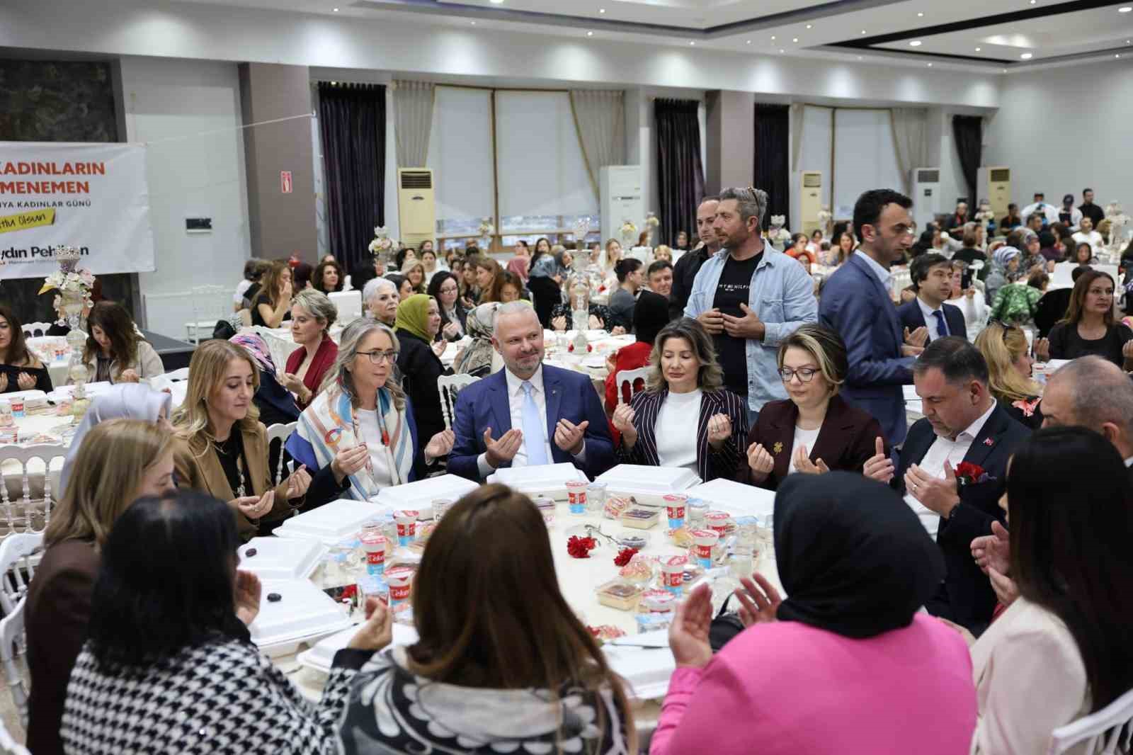 Menemen’de 8 Mart coşkusu yaşandı
