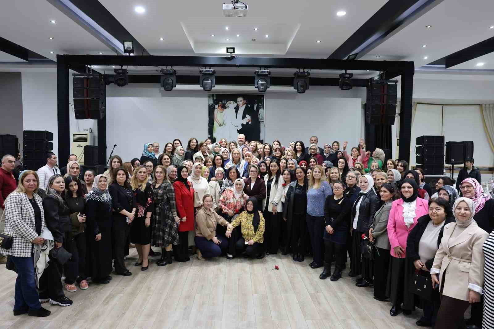 Menemen’de 8 Mart coşkusu yaşandı
