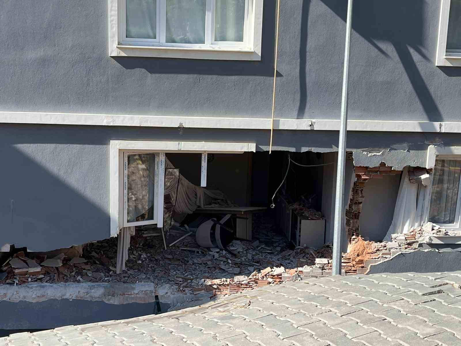 Menemen’de istinat duvarı çöktü: 151 kişi tahliye edildi
