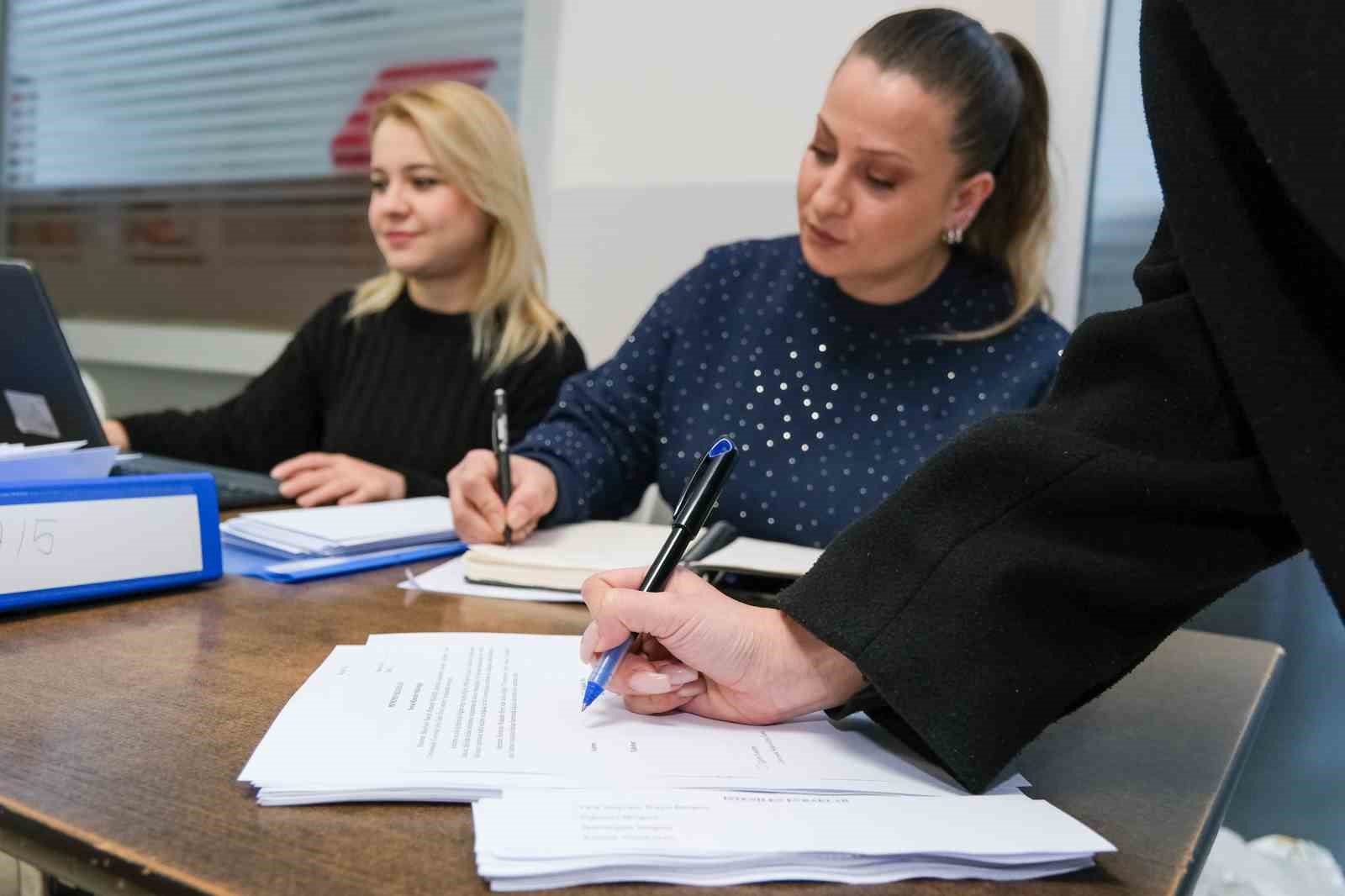 Menemenli gençlere sınavları için 3 milyonluk destek
