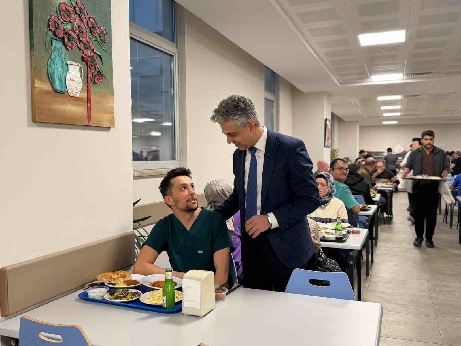 Mengücek Gazi Hastanesi’nde iftar programı düzenlendi
