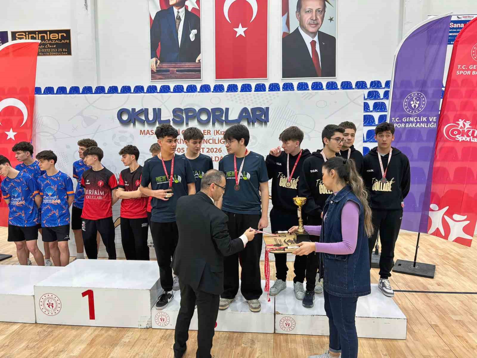 Menteşe Anadolu Lisesi’nden Masa Tenisinde Türkiye üçüncülüğü
