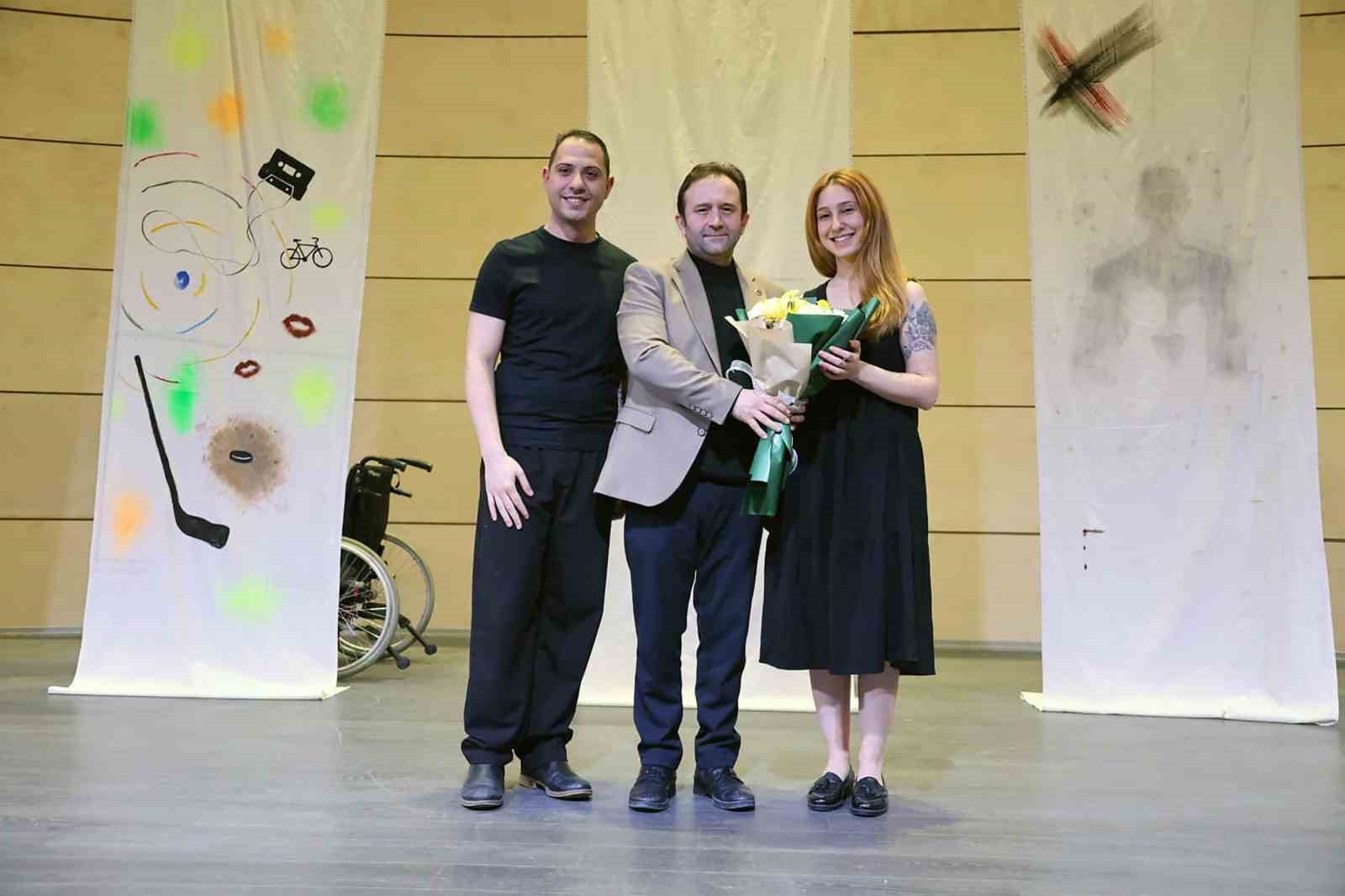 Menteşe Belediye Tiyatrosu Acıpayam’da sahne aldı
