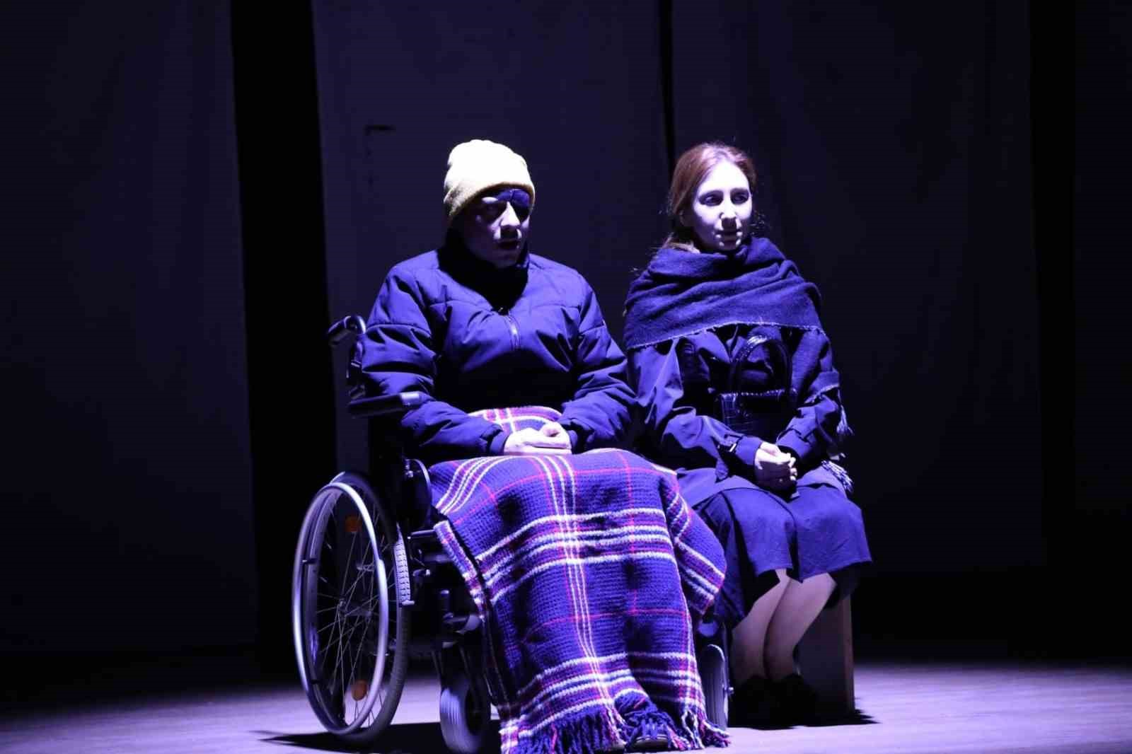 Menteşe Belediye Tiyatrosu "Çocuk Parkı Yaraları" ile Fethiye’de sahne aldı
