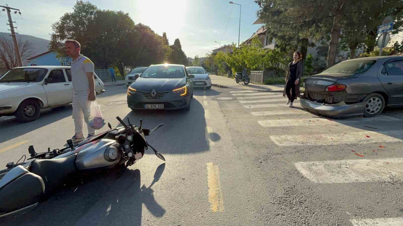 Menteşe’de araçlar birbirine girdi: 2 yaralı
