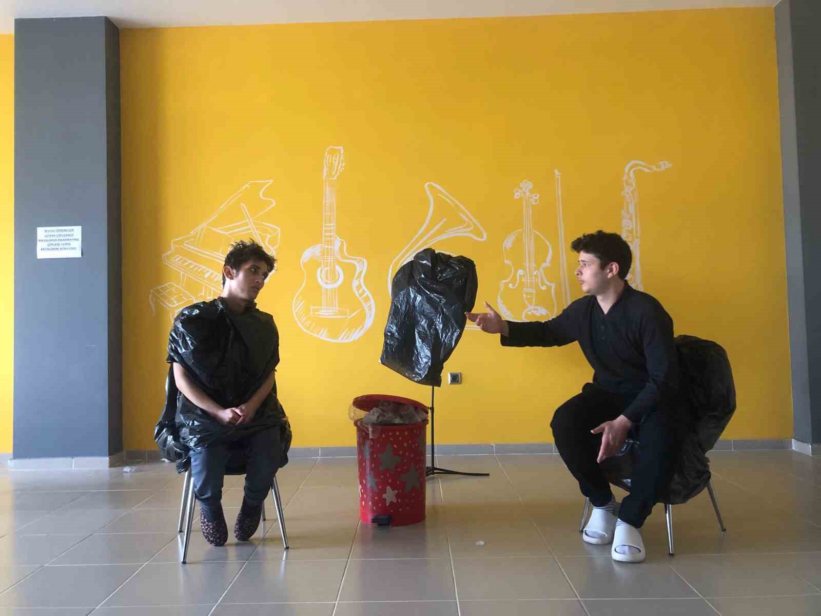 Menteşe’de atıklar sanata dönüşüyor
