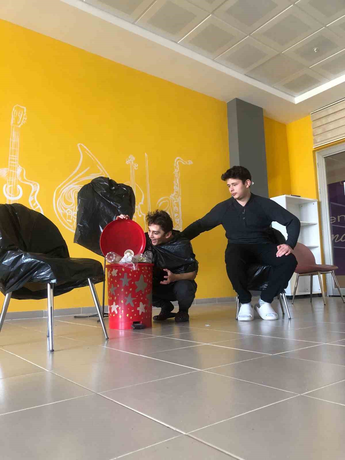 Menteşe’de atıklar sanata dönüşüyor
