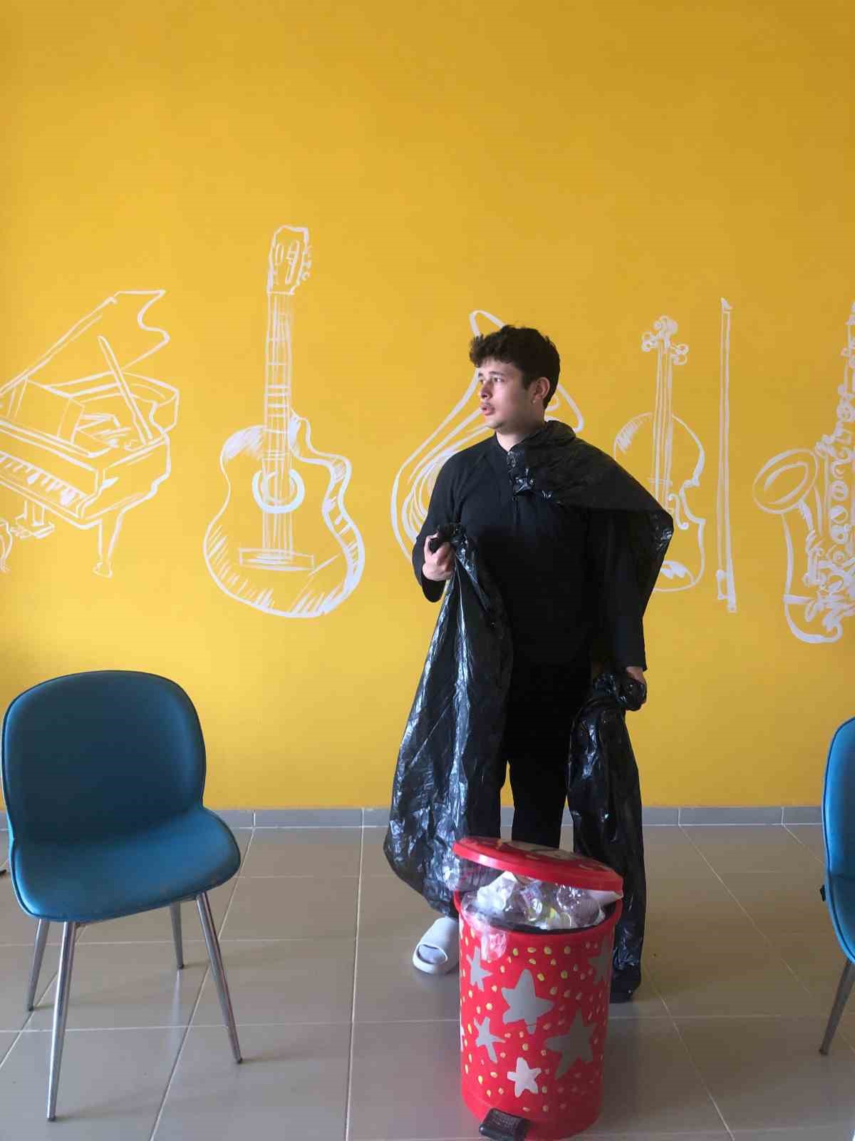 Menteşe’de atıklar sanata dönüşüyor
