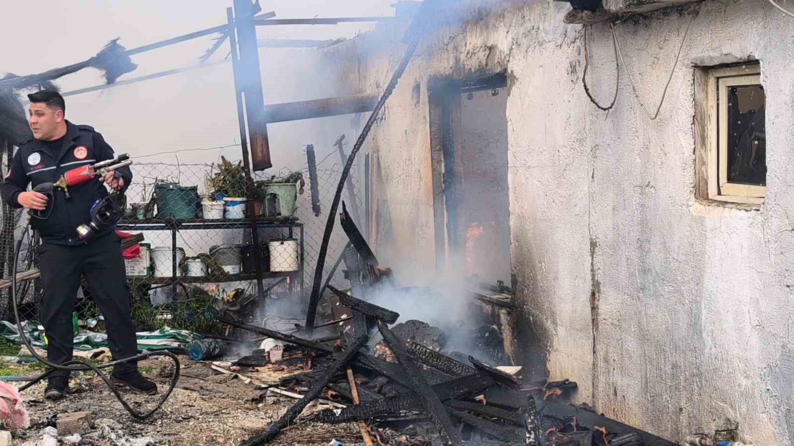 Menteşe’de evde çıkan yangında ev kullanmaz hale geldi
