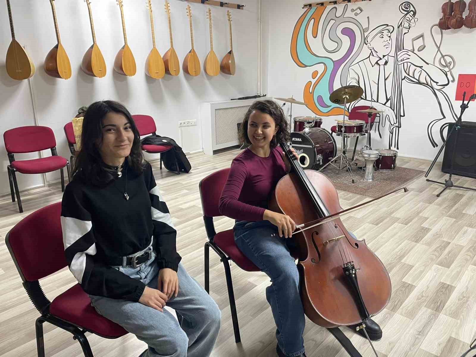 Menteşe’de gençler sanatla buluşuyor
