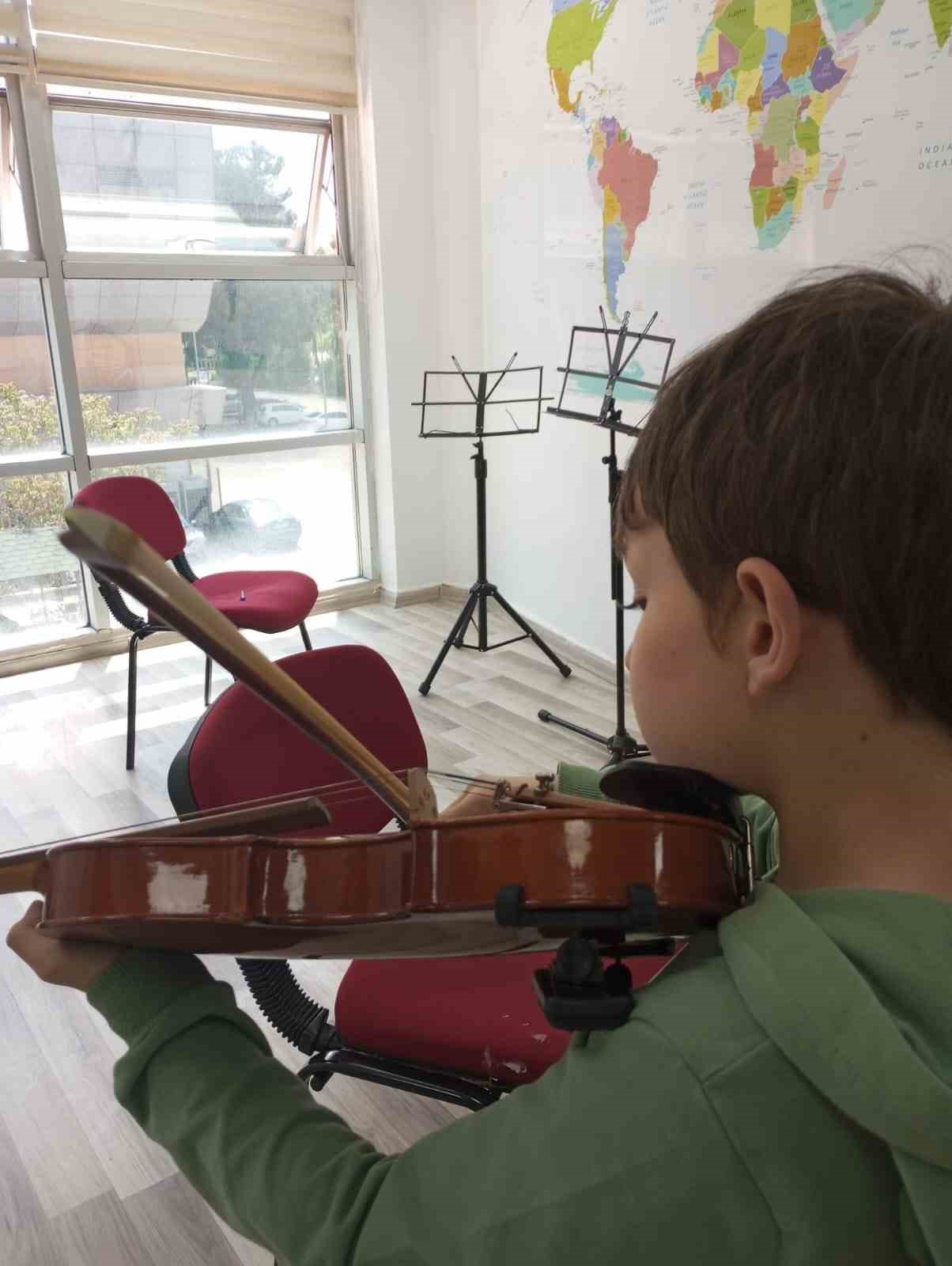 Menteşe’de gençler sanatla buluşuyor
