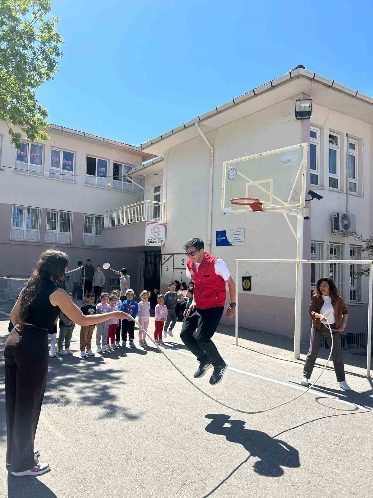 Menteşe’de gönüllü gençlerden örnek etkinlik
