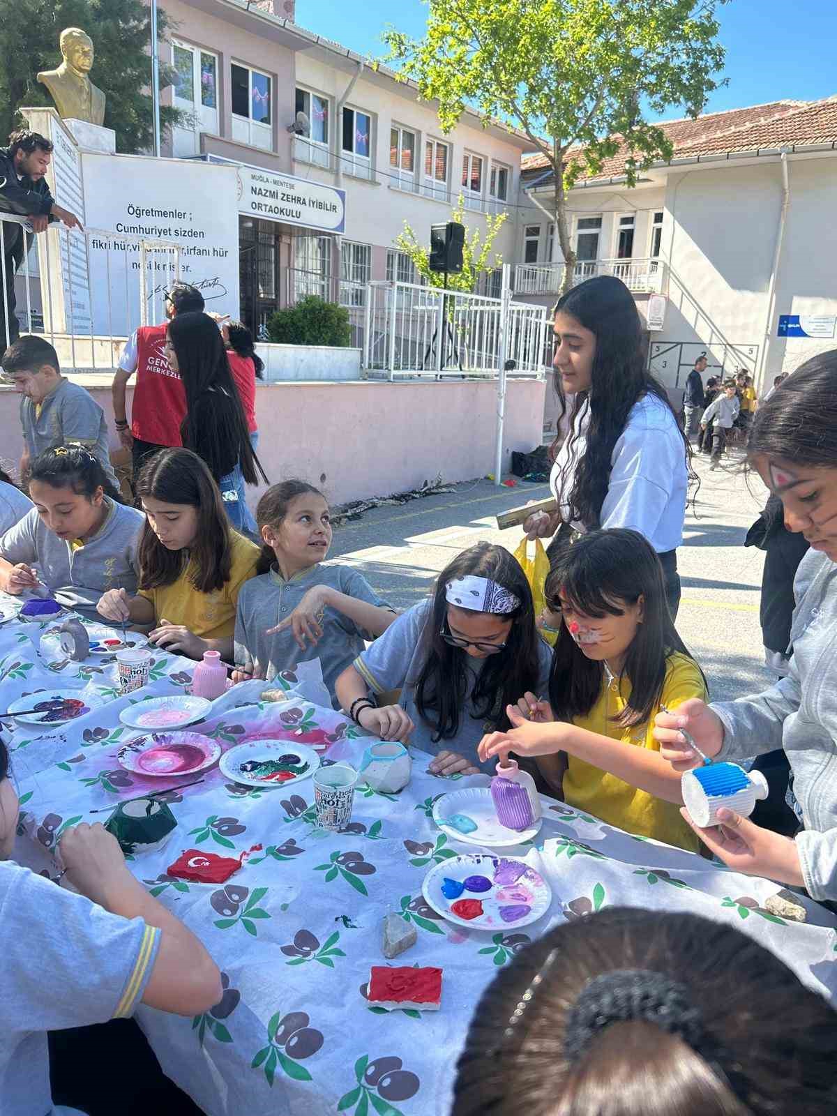 Menteşe’de gönüllü gençlerden örnek etkinlik
