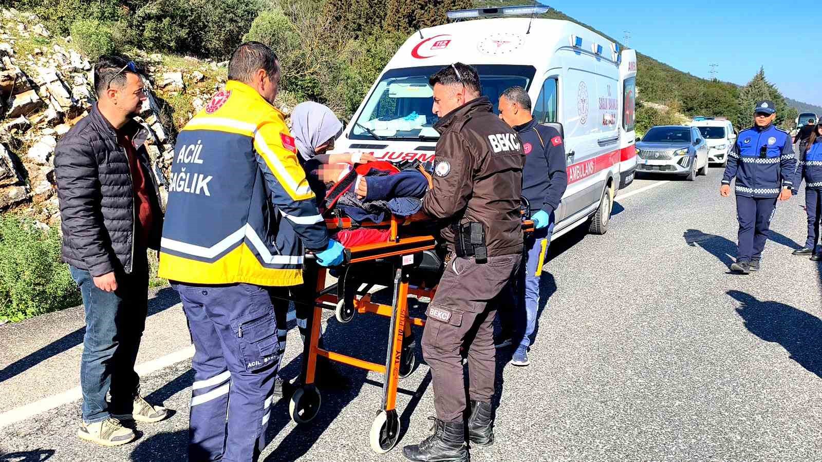 Menteşe’de kazada alev alan araçtaki 2 kişi ekiplerce kutarıldı
