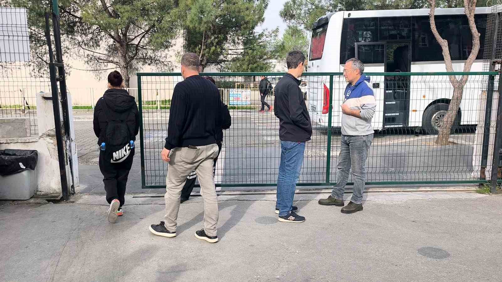 Menteşe’de okul önlerinde güvenlik duvarı
