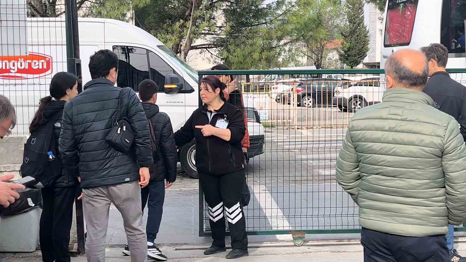 Menteşe’de okul önlerinde güvenlik duvarı
