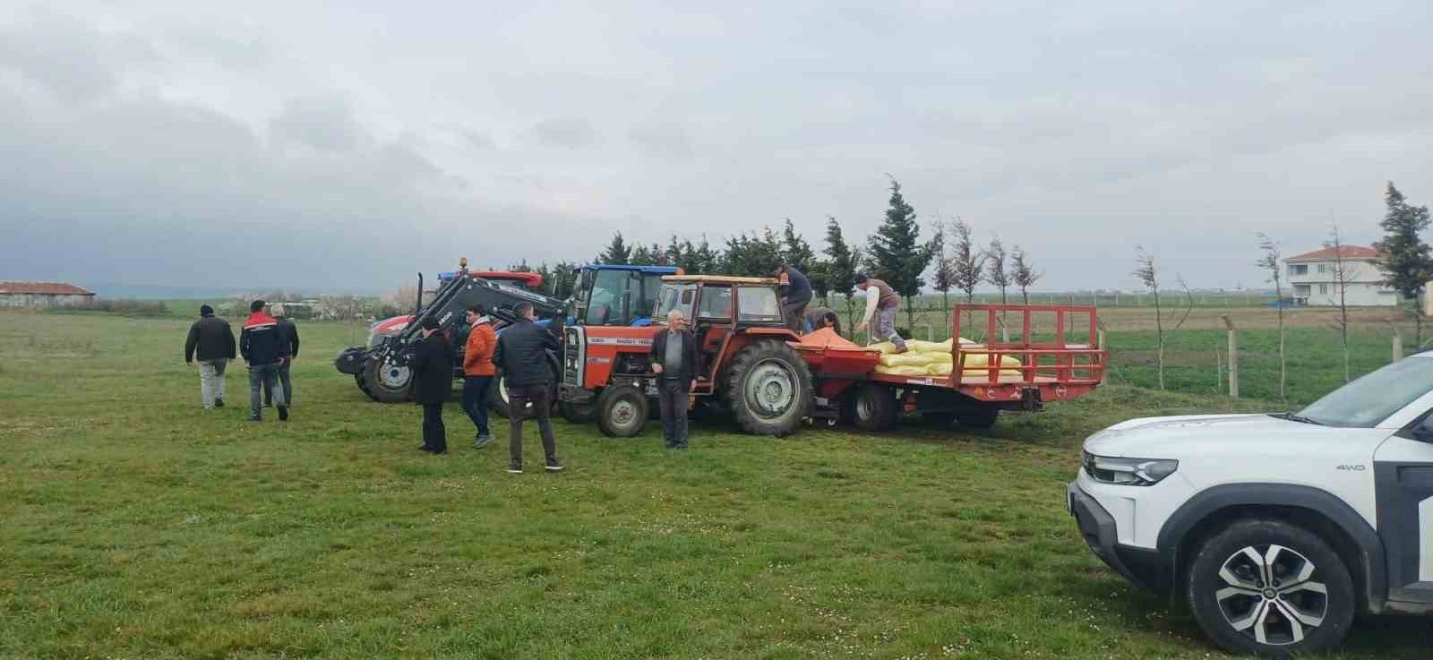 Merada gübreleme çalışması yapıldı
