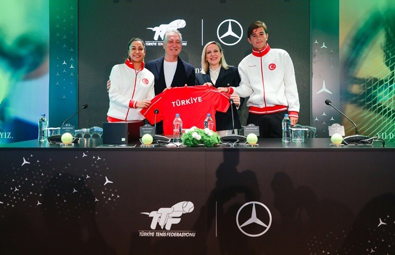 Mercedes-Benz Otomotiv, Türkiye Tenis Federasyonu’nun ana sponsoru oldu
Mercedes-Benz Otomotiv, Türkiye Tenis Federasyonu’nun ana sponsoru oldu