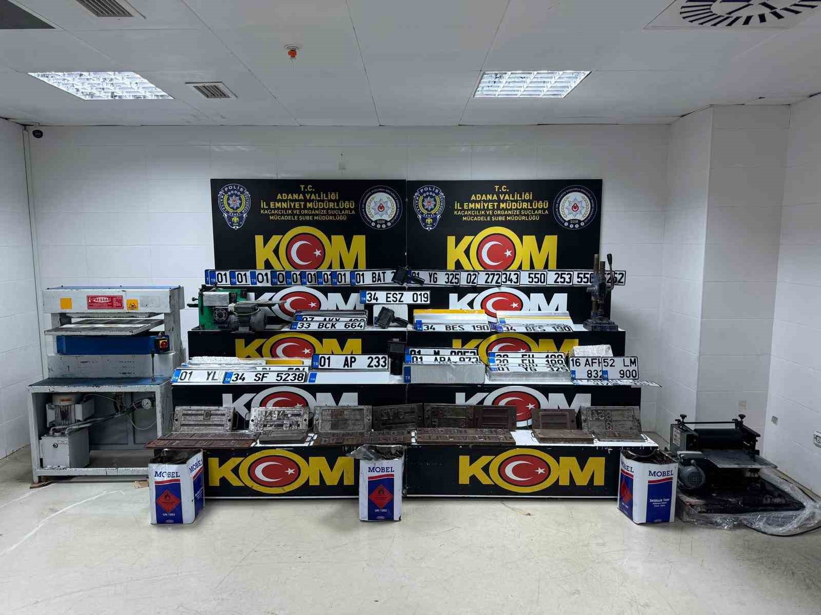 Merdiven altı plaka basım atölyelerine baskın: 4 tutuklama
Merdiven altı plaka basım atölyelerine baskın: 4 tutuklama