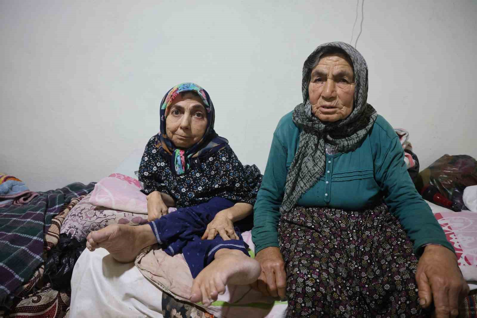 Merhametiyle Türkiye’ye örnek olan 80 yaşındaki anne ve ömrünü adadığı 61 yaşındaki engelli kızının Vali’yle sohbetleri yürekleri ısıttı
