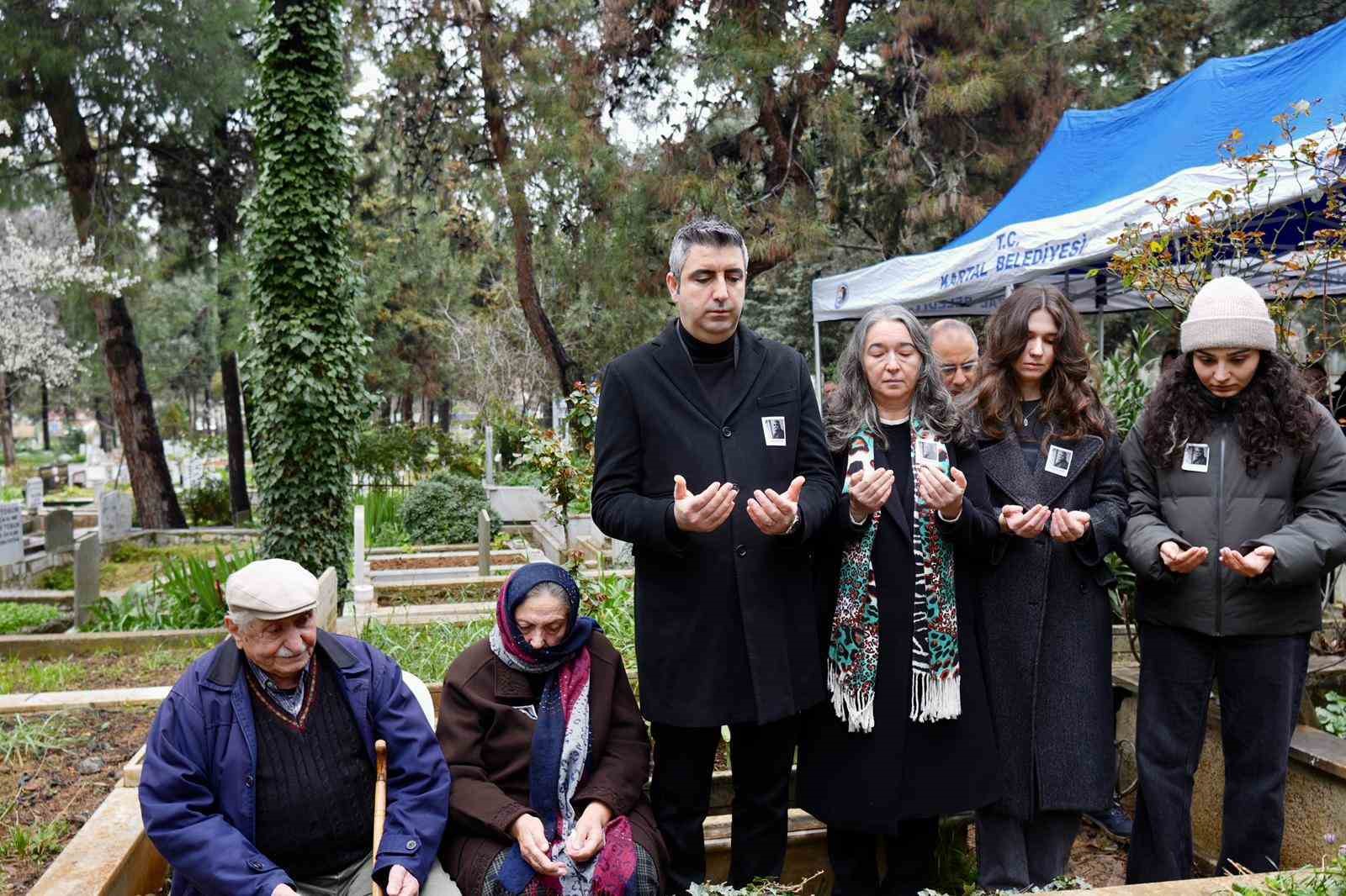 Merhum Hüseyin Güler vefatının ikinci yılında Kartal’da mezarı başında anıldı
Merhum Hüseyin Güler vefatının ikinci yılında Kartal’da mezarı başında anıldı
