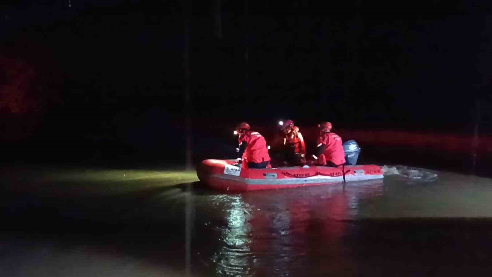 Meriç Nehri kıyısında mahsur kalan 2 işçi kurtarıldı
