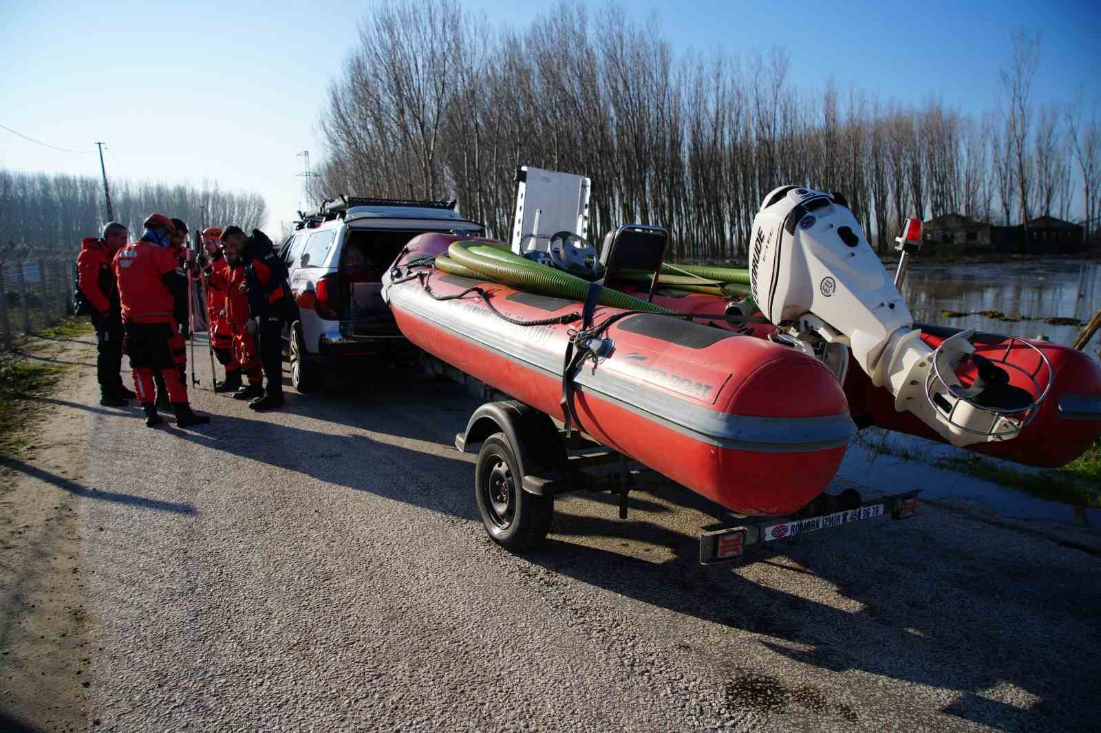 Meriç Nehri taştı, ovalar su altında kaldı
