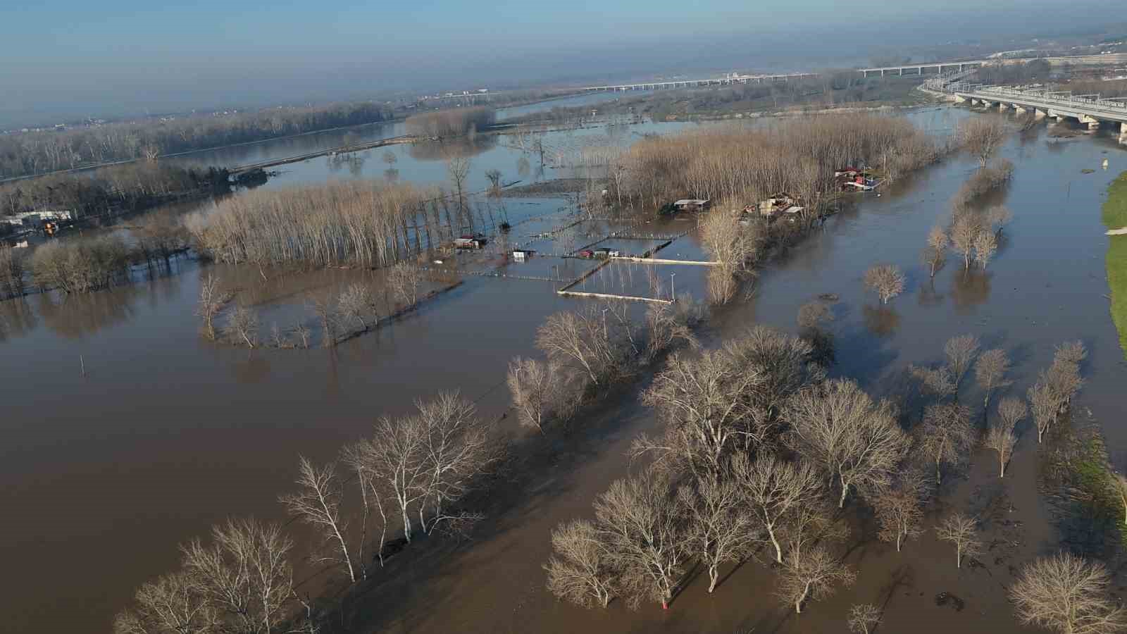 Meriç Nehri taştı, ovalar su altında kaldı
