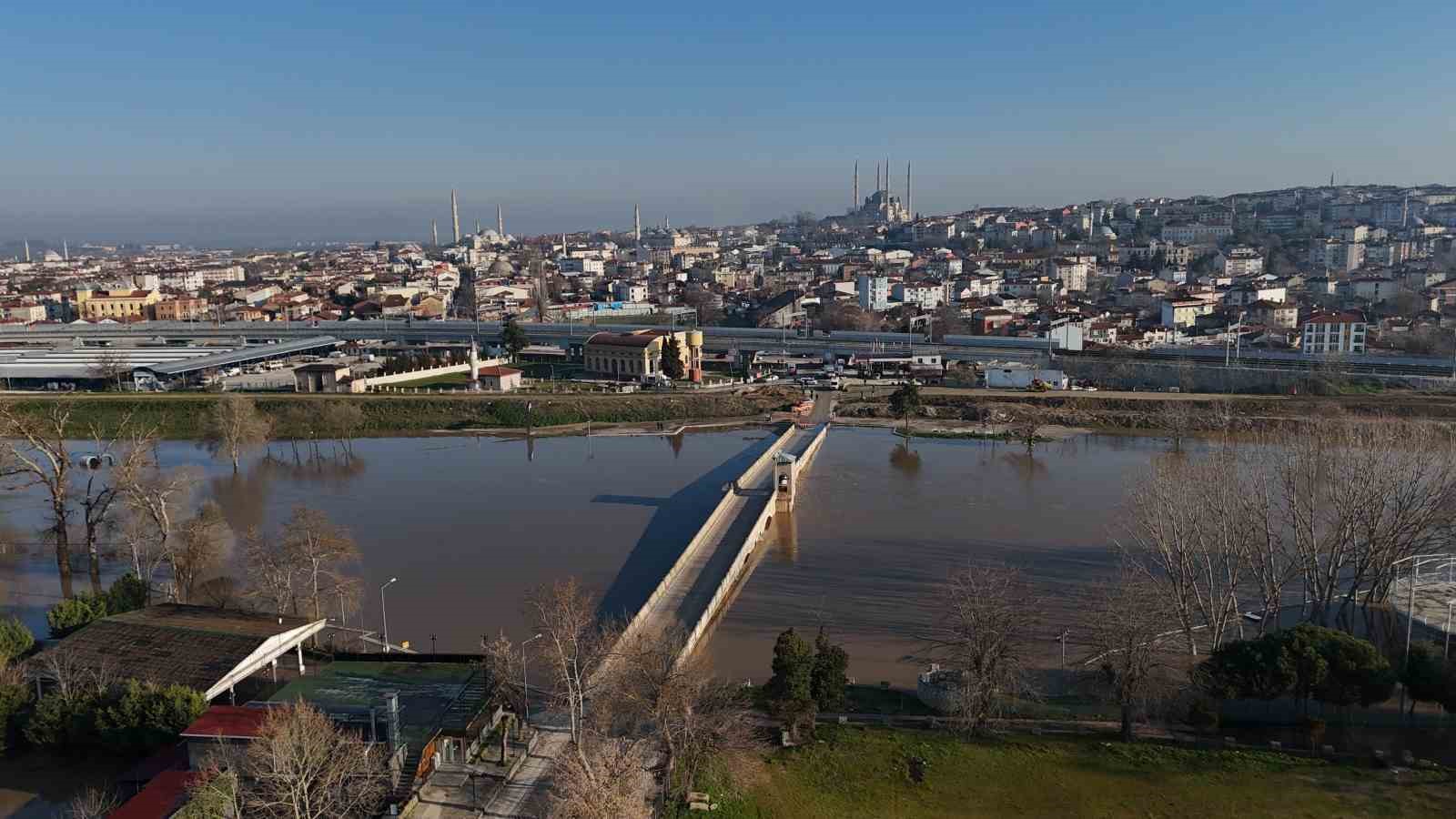 Meriç Nehri taştı, ovalar su altında kaldı

