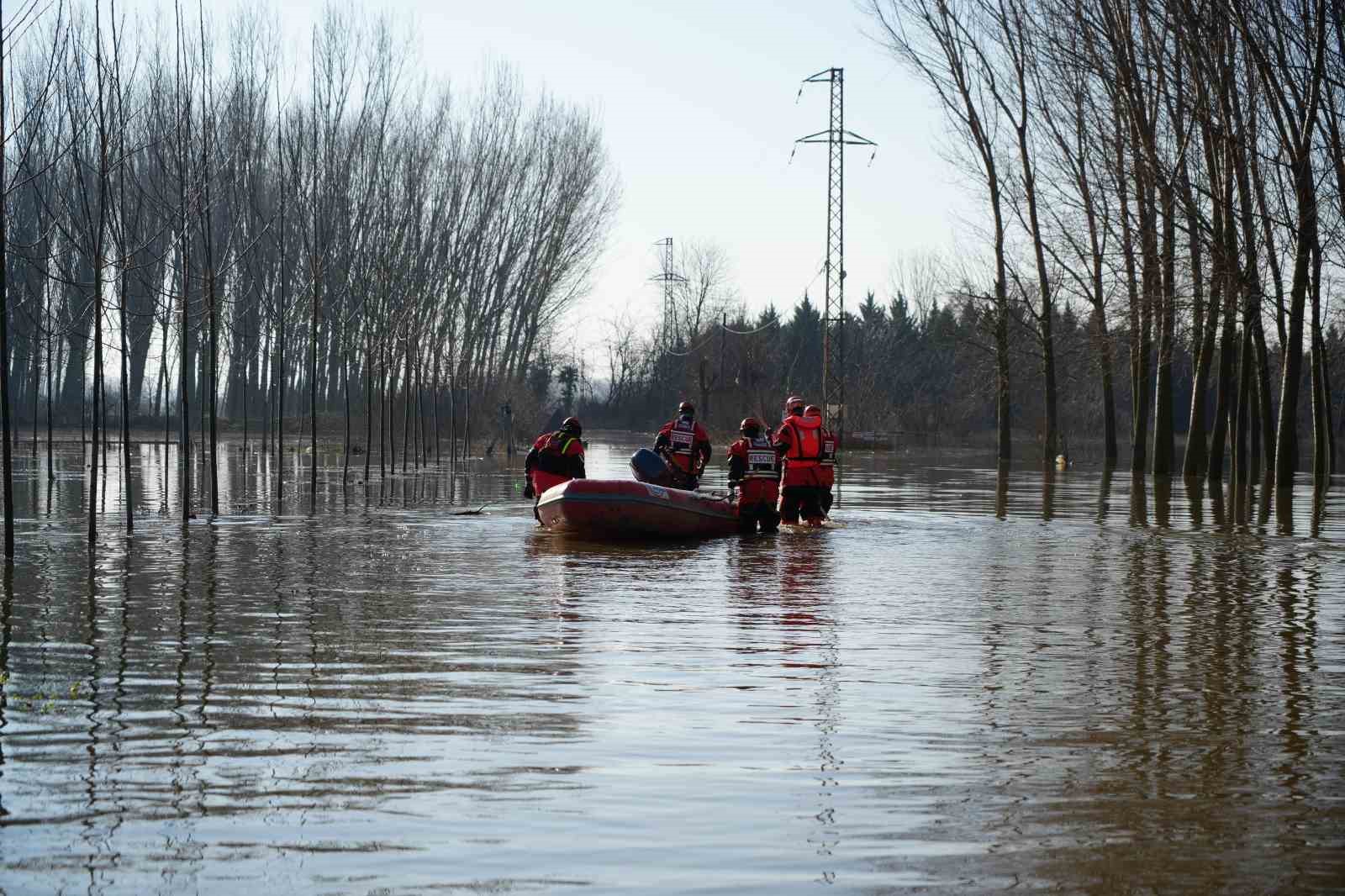 Meriç Nehri taştı, ovalar su altında kaldı
