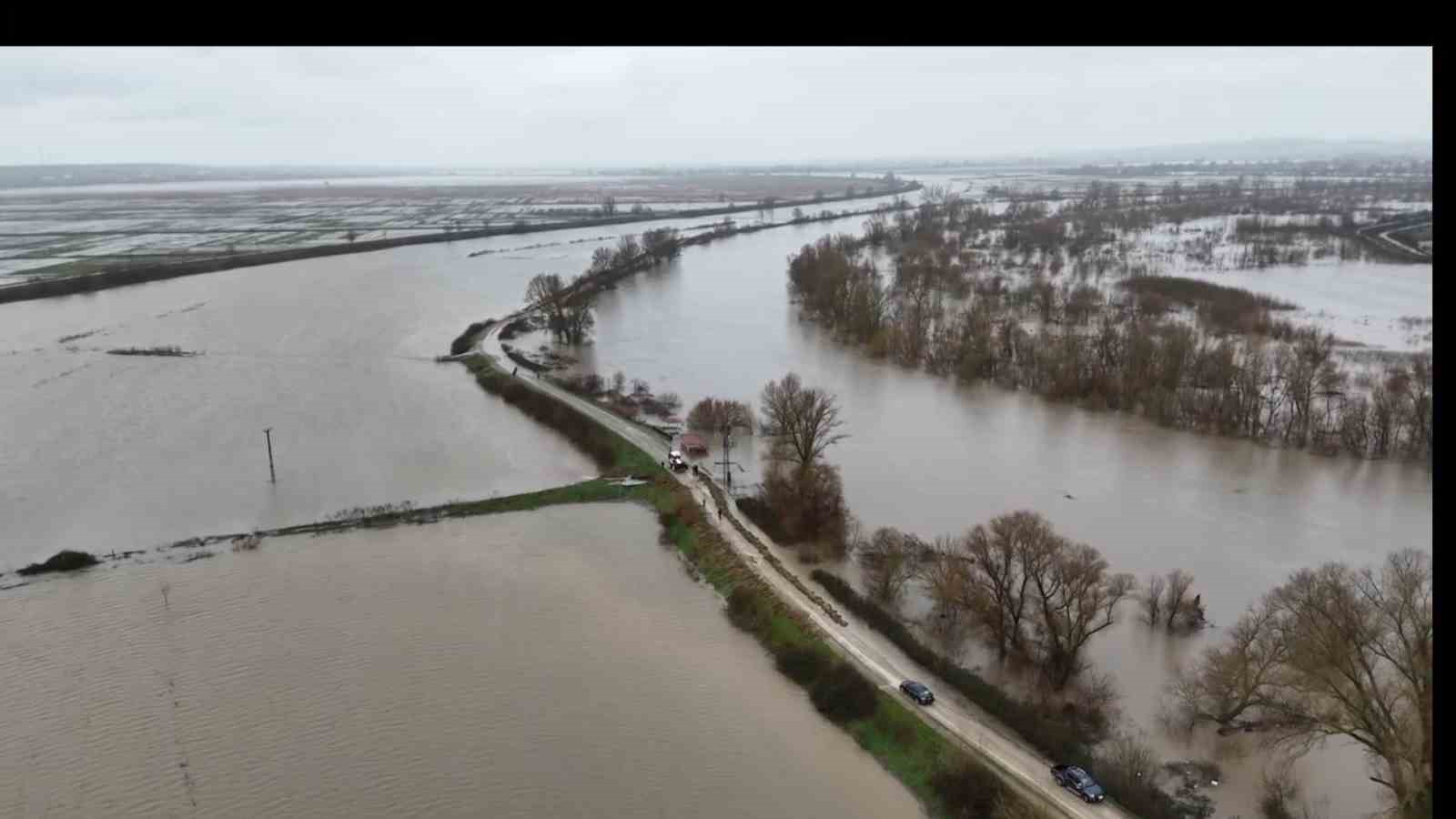 Meriç Nehri taştı, Subaşı’ndaki tarım arazileri sular altında kaldı
