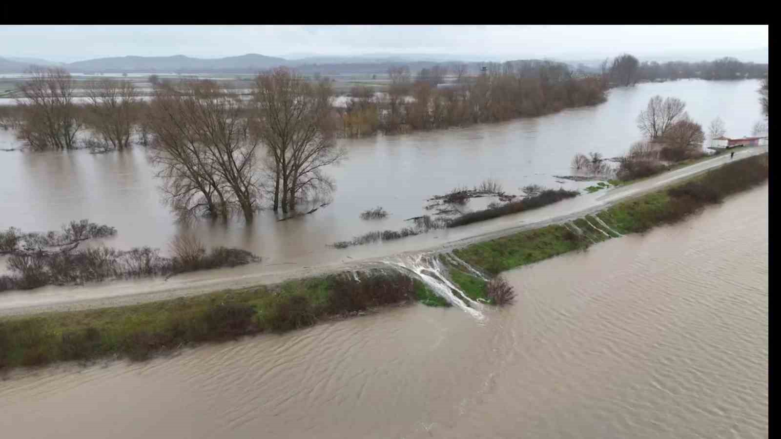 Meriç Nehri taştı, Subaşı’ndaki tarım arazileri sular altında kaldı
