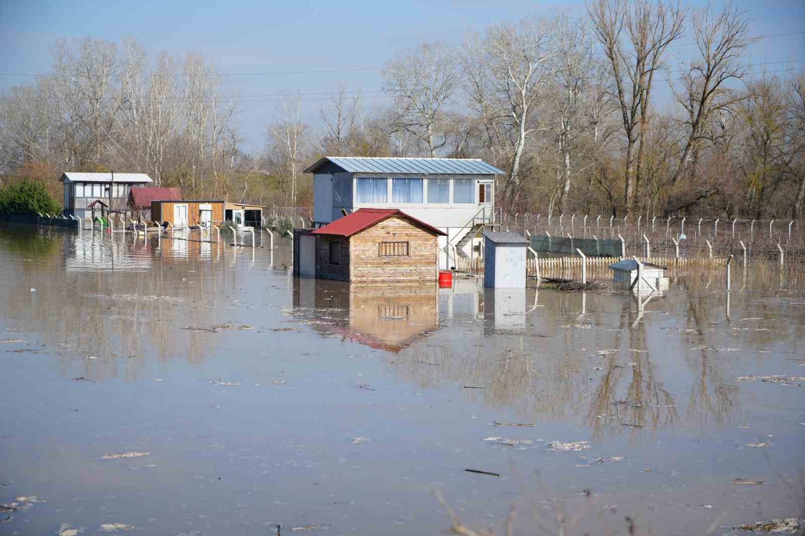 Meriç Nehri taştı, tarım arazileri ve yerleşim alanları sular altında kaldı
