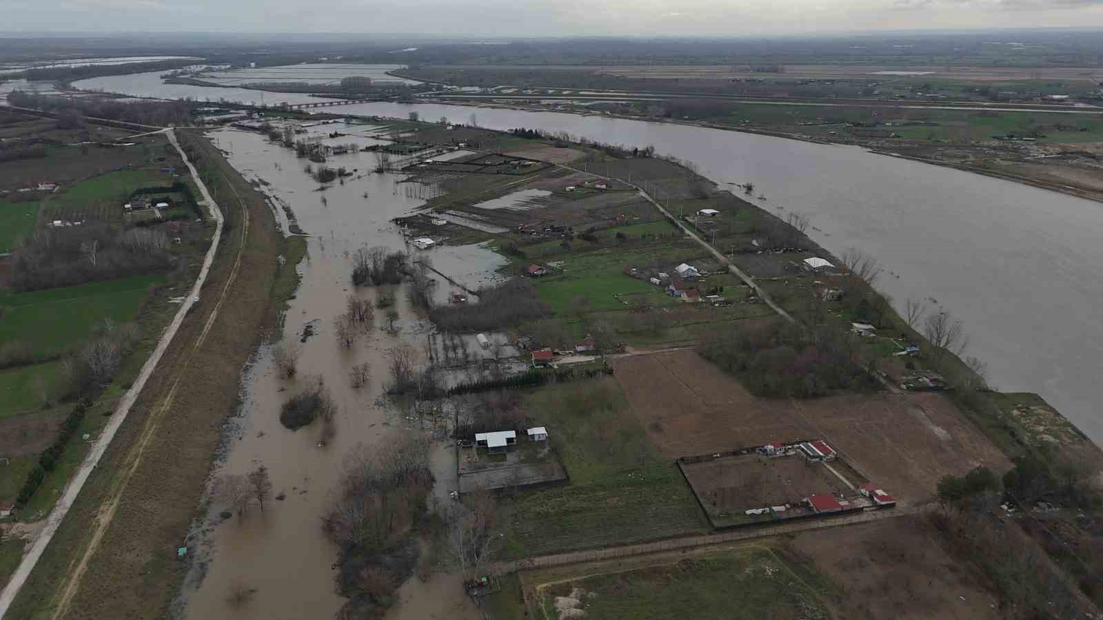 Meriç Nehri’nde su seviyesi normale döndü, evlerdeki hasar ortaya çıktı
