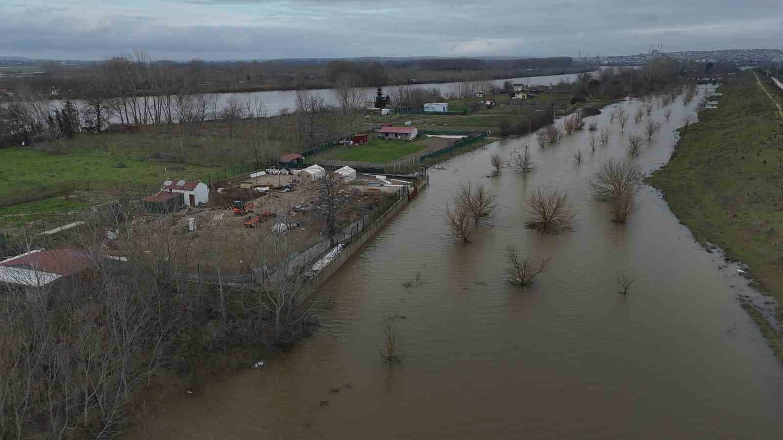 Meriç Nehri’nde su seviyesi normale döndü, evlerdeki hasar ortaya çıktı
