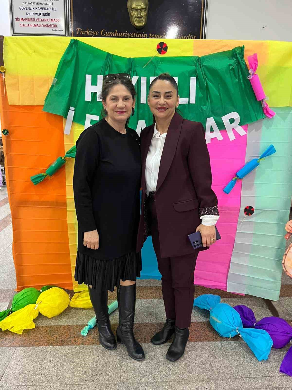 Merih Demiral’dan ilkokul öğretmenine jest
