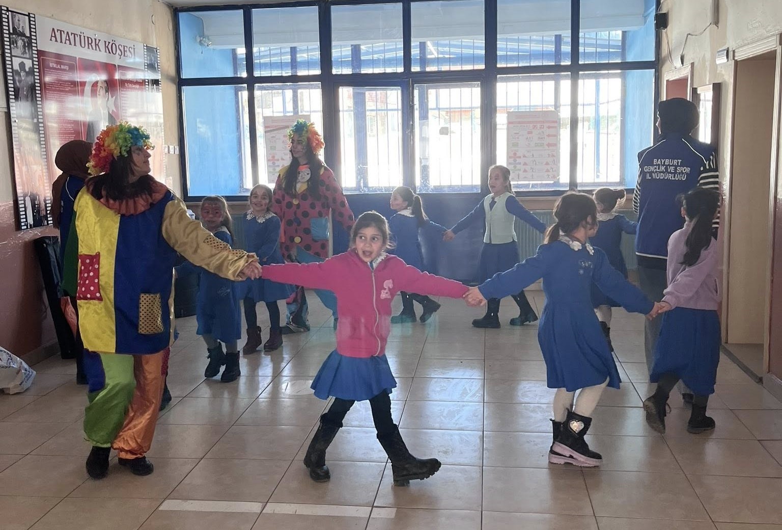 ’Merkez Her Yerde’ projesi kapsamında köy okulunda etkinlik düzenlendi
