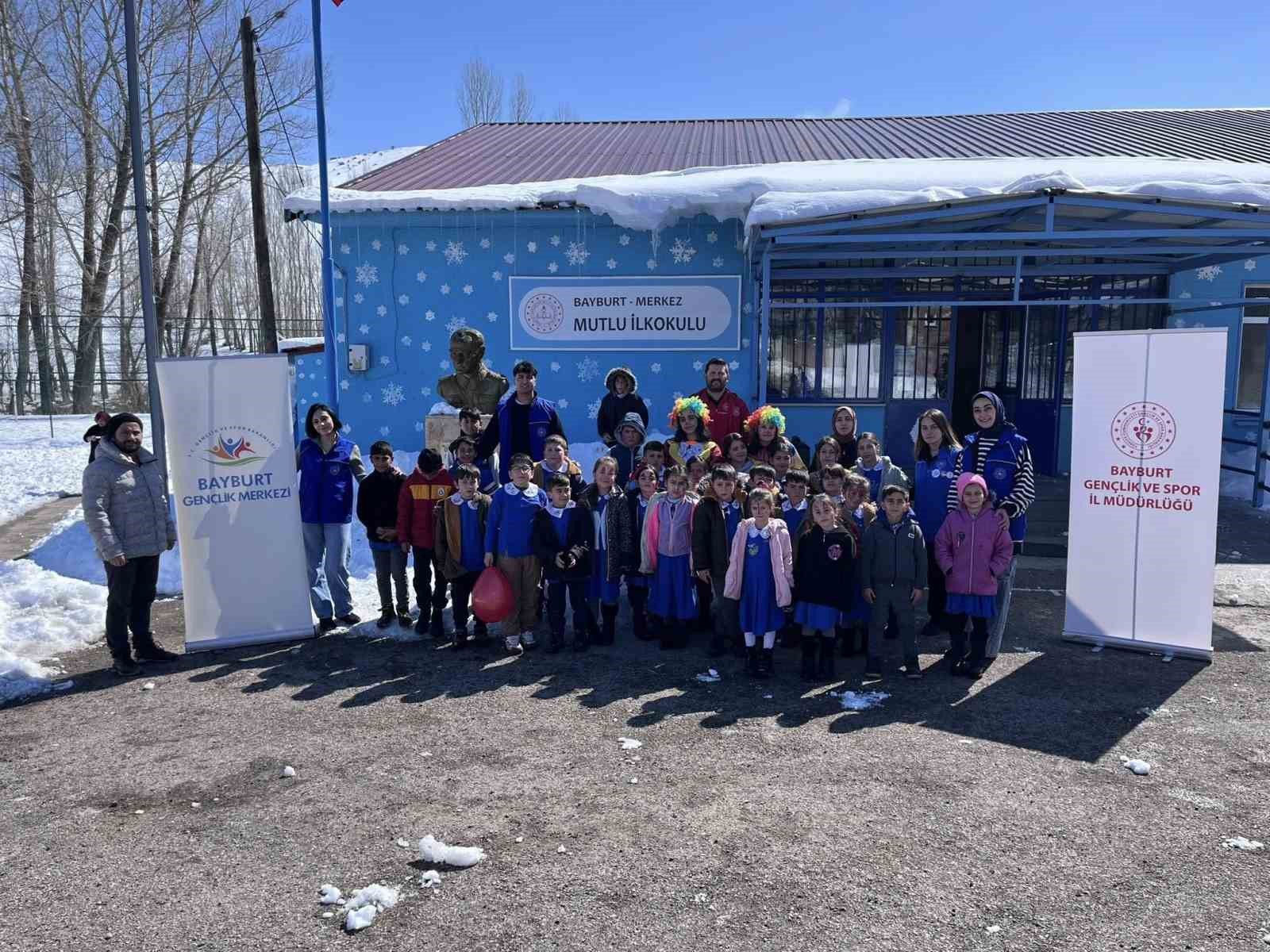 ’Merkez Her Yerde’ projesi kapsamında köy okulunda etkinlik düzenlendi
