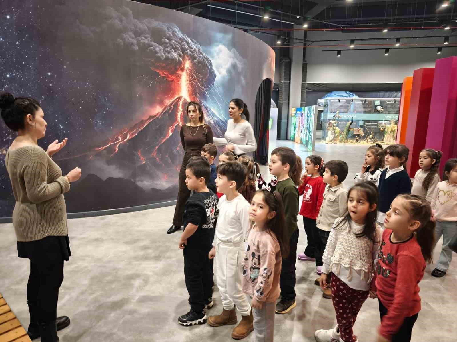 Merkezefendi Atatürk Bilim Merkezine minik öğrenciler ziyaret etti
