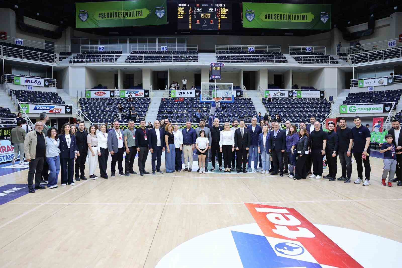 Merkezefendi Basketbol Takımı eğitime destek amacıyla parkeye çıktı
