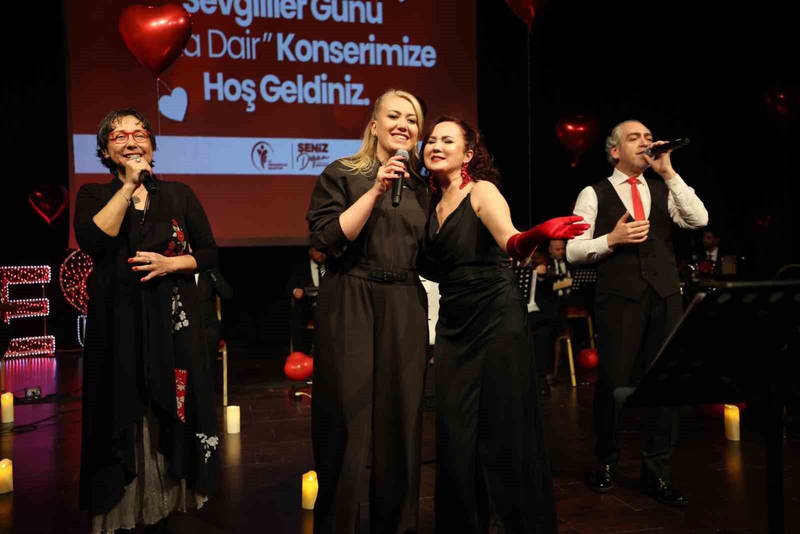 Merkezefendi’de Sevgililer Günü’ne özel "Aşka Dair" konseri büyük beğeni topladı
Merkezefendi’de Sevgililer Günü’ne özel "Aşka Dair" konseri büyük beğeni topladı