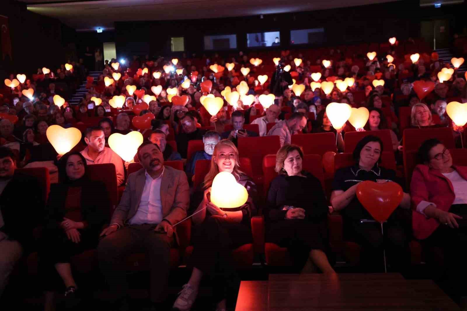 Merkezefendi’de Sevgililer Günü’ne özel "Aşka Dair" konseri büyük beğeni topladı
Merkezefendi’de Sevgililer Günü’ne özel "Aşka Dair" konseri büyük beğeni topladı