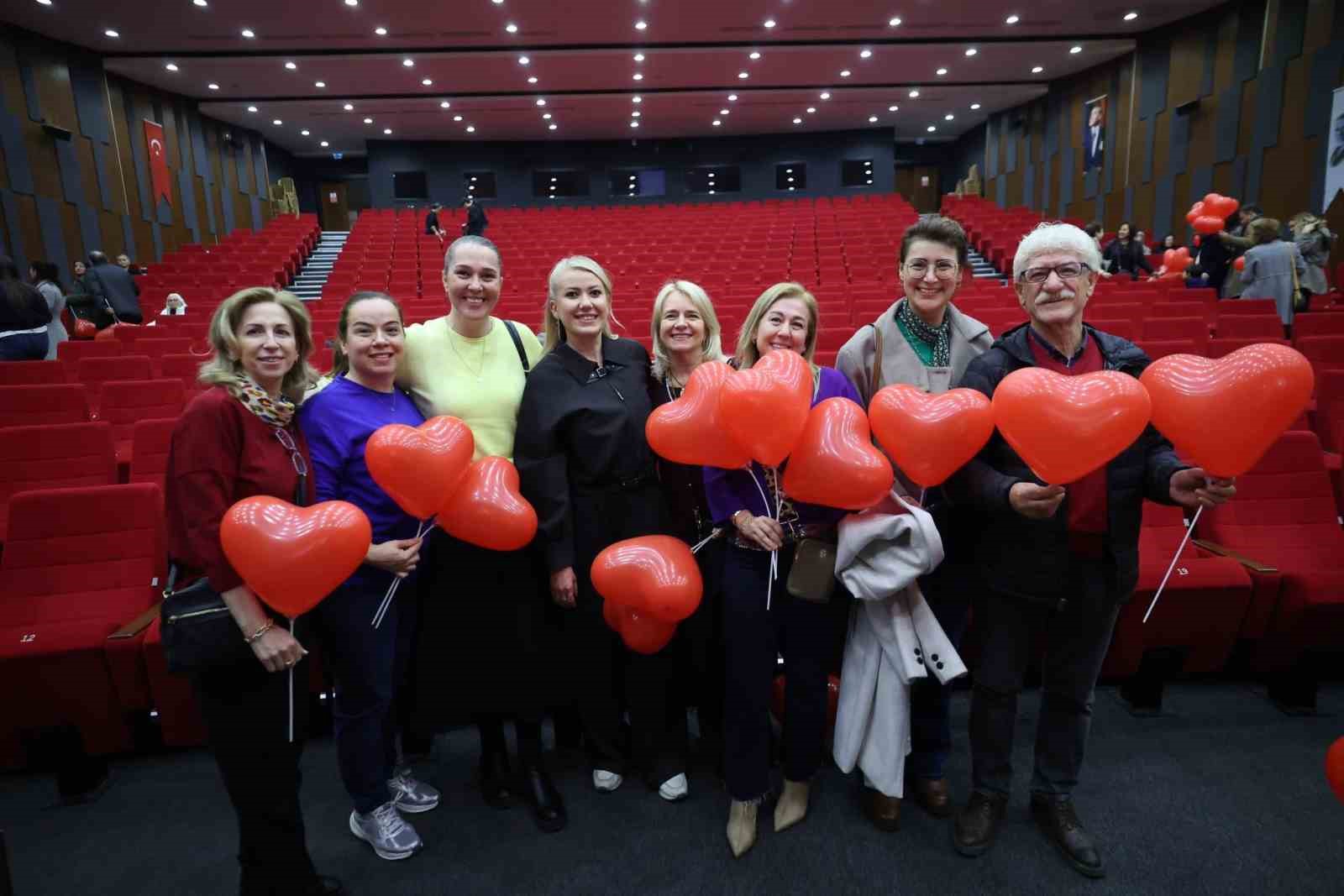 Merkezefendi’de Sevgililer Günü’ne özel "Aşka Dair" konseri büyük beğeni topladı
Merkezefendi’de Sevgililer Günü’ne özel "Aşka Dair" konseri büyük beğeni topladı