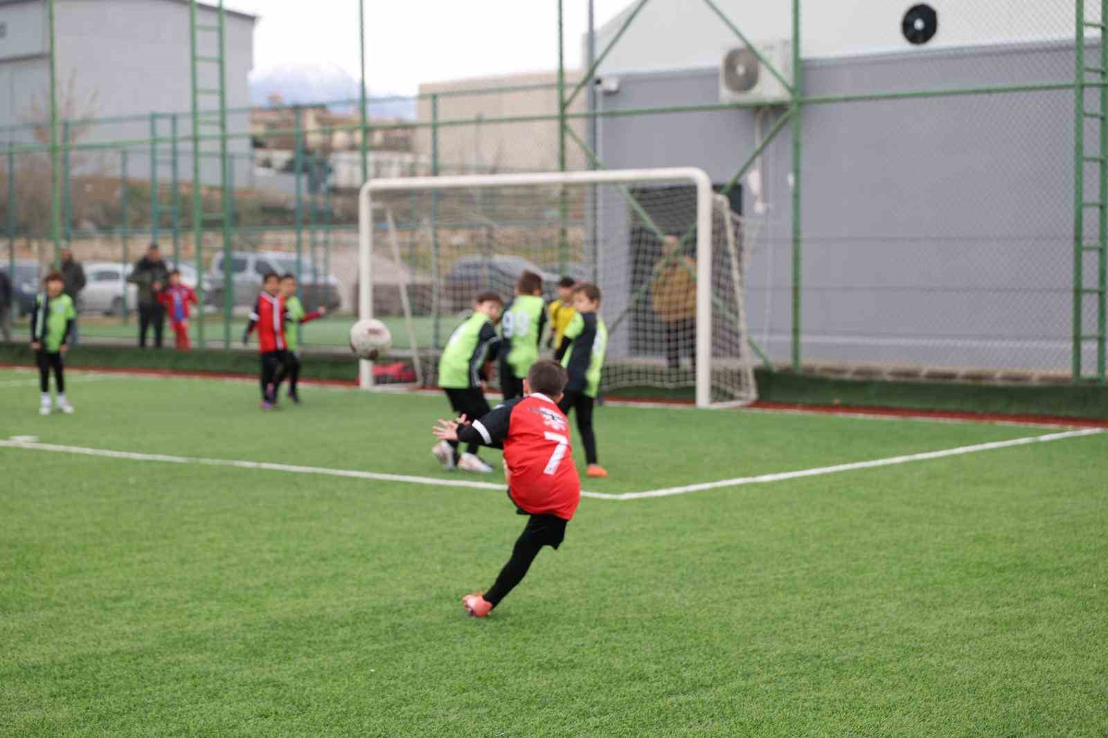 Merkezefendi’de U-9 Şenlik Ligi tüm hızıyla devam ediyor
